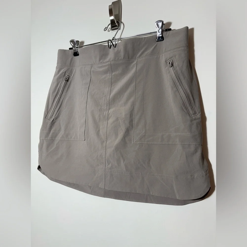 Athleta ~ Chelsea Cargo Skort Lt Asphalt Grey Soft Stretch Skirt/Shorts Sz 12